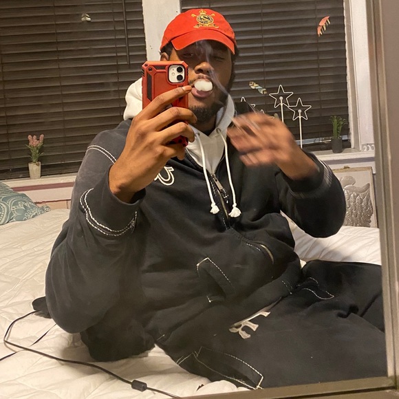 Meet your Posher, Omar - Picture 2 of 2